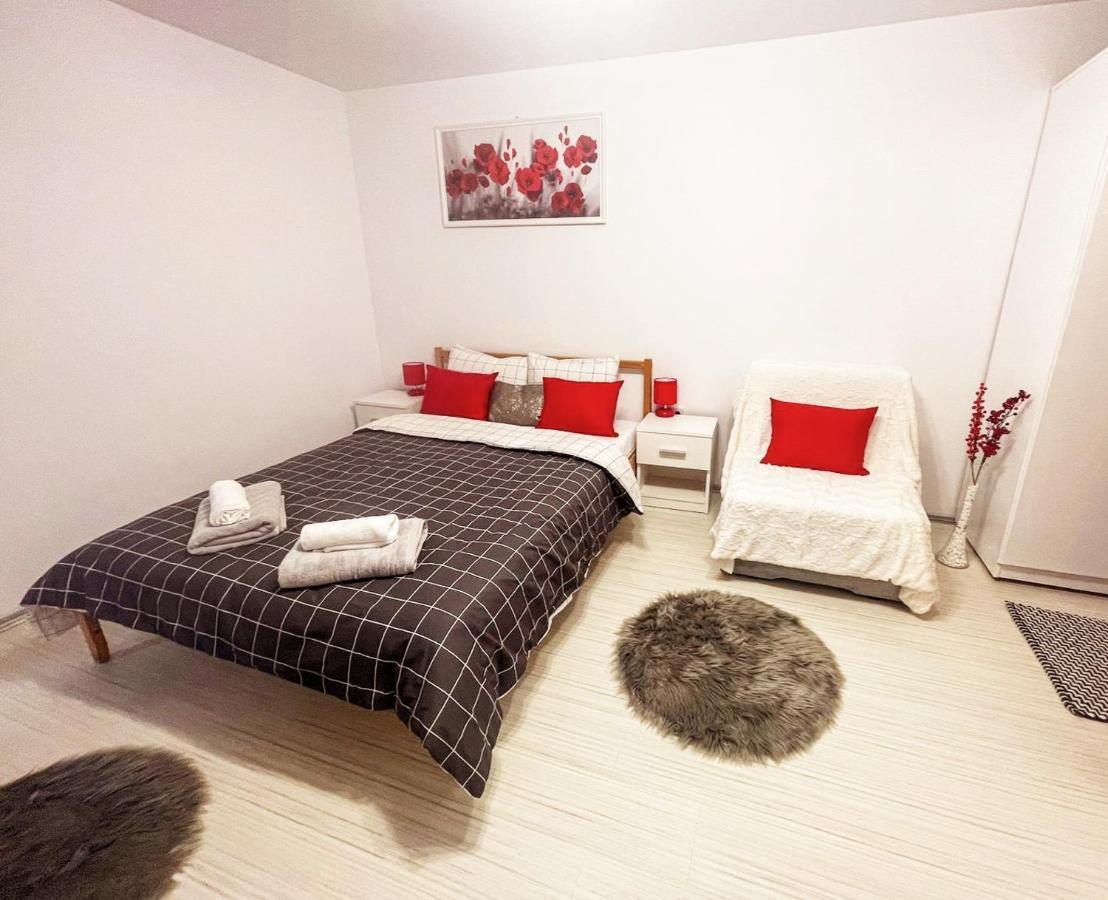 Buzz Apartment *